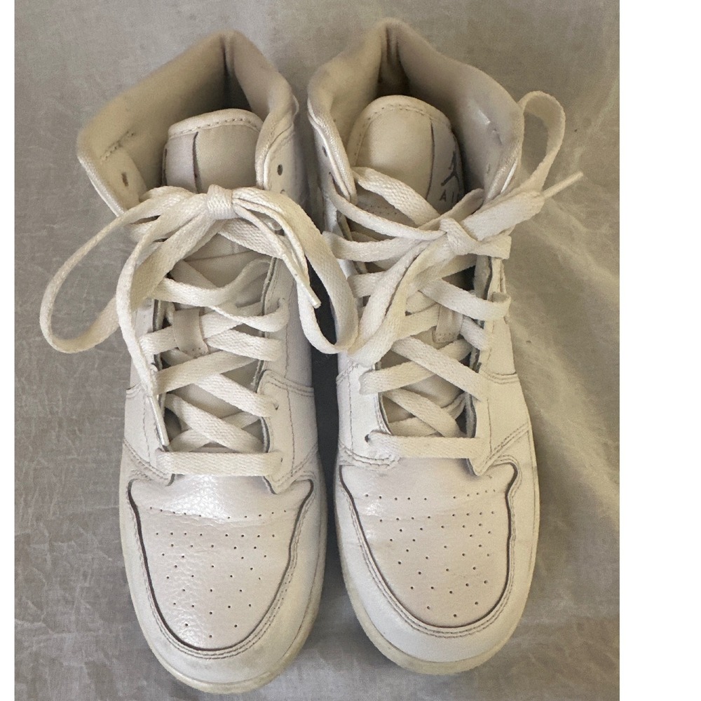 Nike Air Jordan 1 Mid White Sneakers Basketball Shoes Youth Size 6.5Y 554725-102 - Picture 6 of 7